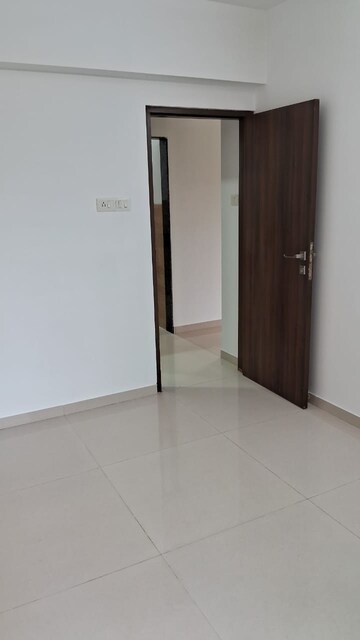 Room in 3 BHK Apartment at DLH Swapnadeep, Andheri West – for Rent