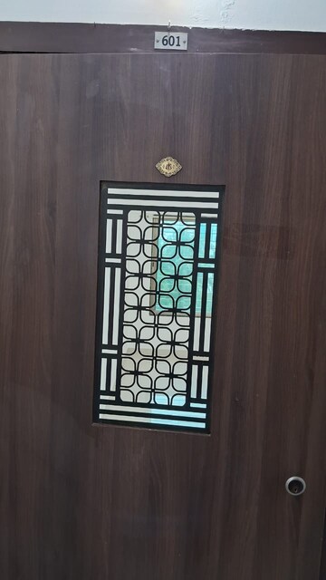 Room in 3 BHK Apartment at DLH Swapnadeep, Andheri West – for Rent