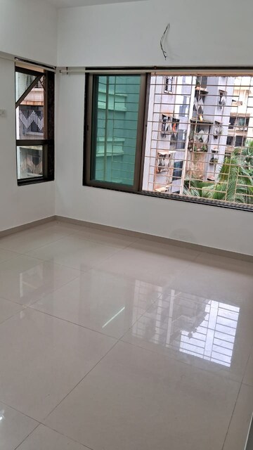 Room in 3 BHK Apartment at DLH Swapnadeep, Andheri West – for Rent