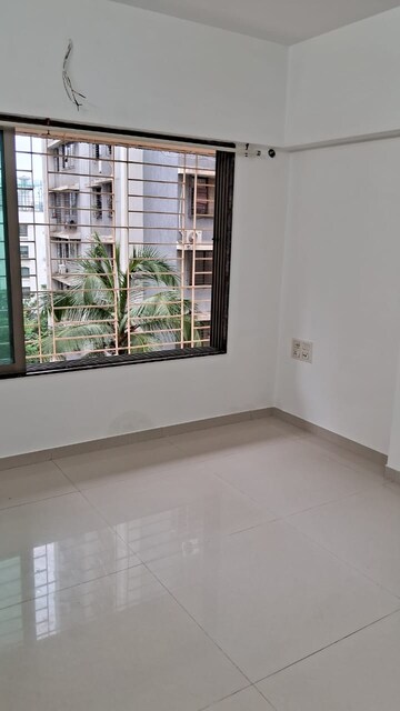 Room in 3 BHK Apartment at DLH Swapnadeep, Andheri West – for Rent