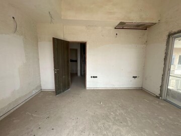 Room in 3 BHK Apartment at Indiabulls Sky Forest, Lower Parel – for Sale