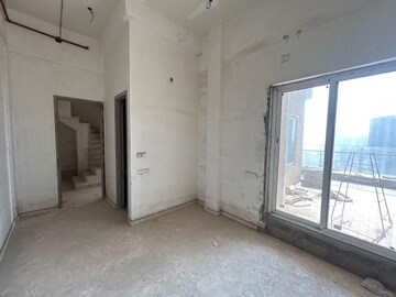 Room in 3 BHK Apartment at Indiabulls Sky Forest, Lower Parel – for Sale
