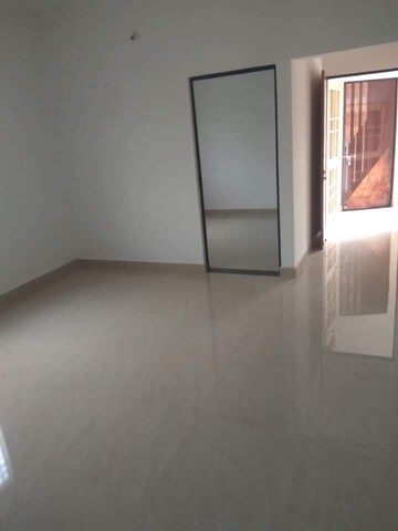 Room in 2 BHK Apartment at Shrinagar – for Rent