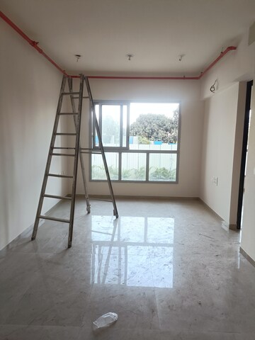 Room in 2 BHK Apartment at Piramal Vaikunth, Balkum Pada – for Sale