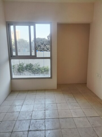 Room in 2 BHK Apartment at Piramal Vaikunth, Balkum Pada – for Sale