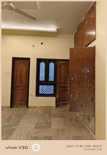 Bedroom in 2.5 BHK Independent House at Gomti Nagar – for Rent
