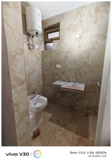 Bathroom in 2.5 BHK Independent House at Gomti Nagar – for Rent