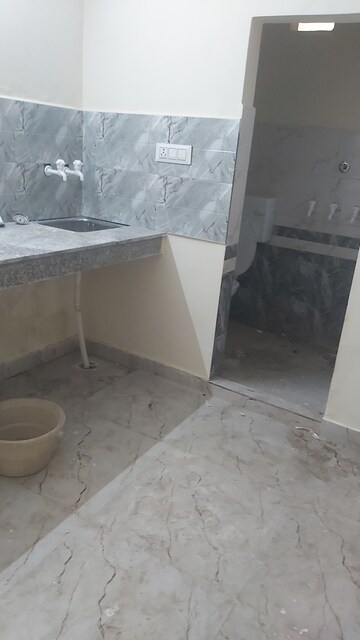 Bathroom in 1.5 BHK Builder Floor at Mayur Vihar – for Rent