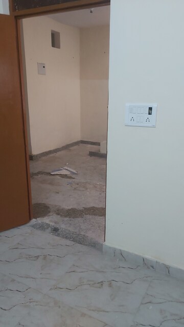 Furnished Amenities in 1.5 BHK Builder Floor at Mayur Vihar – for Rent