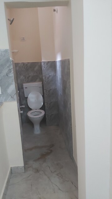 Furnished Amenities in 1.5 BHK Builder Floor at Mayur Vihar – for Rent