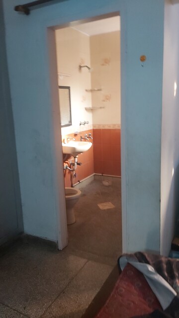 Furnished Amenities in 1 RK Apartment at Mayur Vihar – for Rent