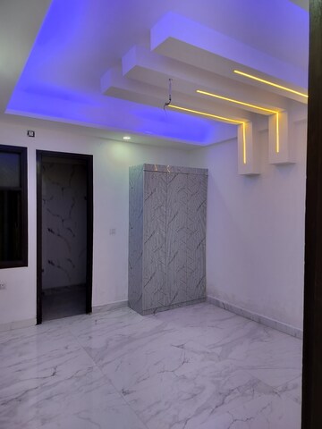 Room in 3 BHK Builder Floor at MSP Arihant Apartments, Sector 73 – for Sale