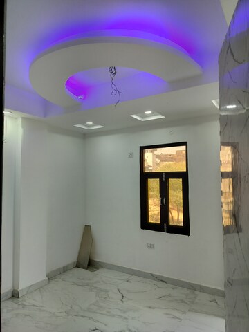 Room in 3 BHK Builder Floor at MSP Arihant Apartments, Sector 73 – for Sale