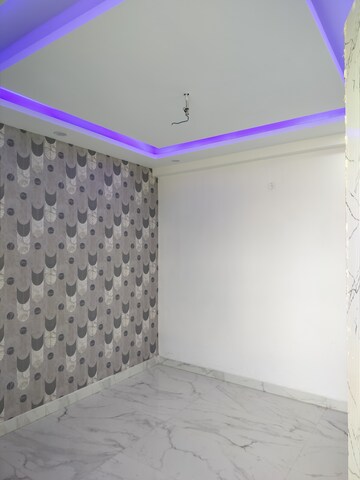 Room in 3 BHK Builder Floor at MSP Arihant Apartments, Sector 73 – for Sale