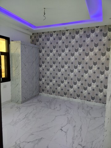 Room in 3 BHK Builder Floor at MSP Arihant Apartments, Sector 73 – for Sale