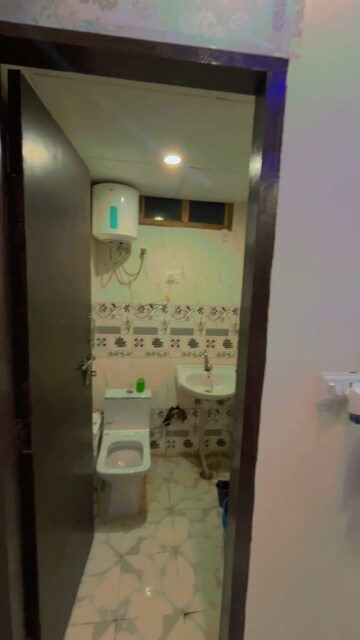 Bathroom in 1 BHK Builder Floor at MSP Arihant Apartments, Sector 73 – for Rent