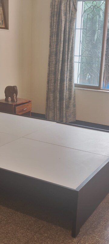 Furnished Amenities in 3 BHK Apartment at Shikha Apartment, Pali Hill – for Rent