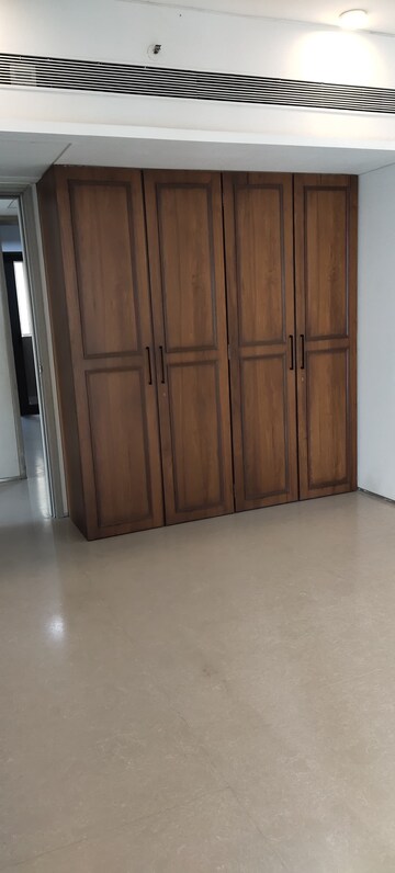 Room in 3 BHK Apartment at Rustomjee Paramount, Khar West – for Rent