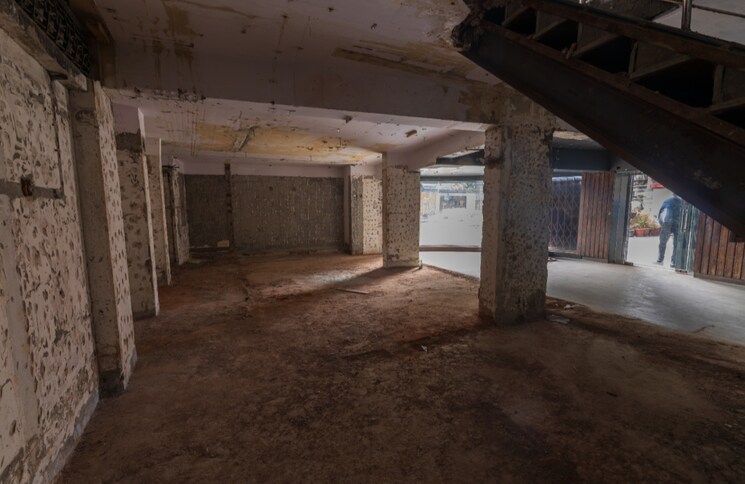  Parking, prizm-greystone Commercial Showroom 1850 Sq.Ft. In Cunningham Road Bangalore 8209220