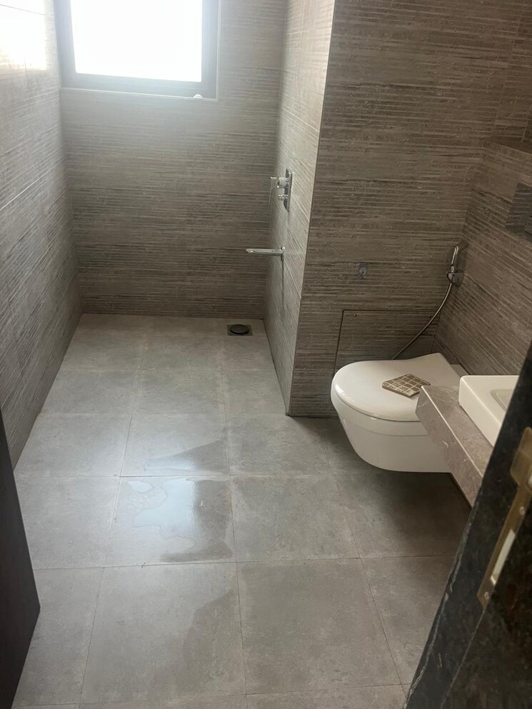 Bathroom, kolte-patil-24k-glitterati 4 Bedroom 3165 Sq.Ft. Apartment In Pimple Nilakh Pune 8209222