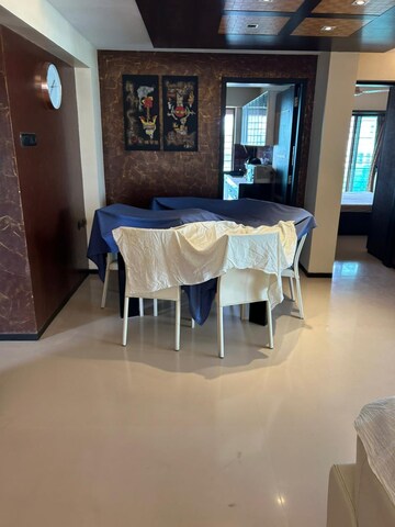 Team Area in 3 BHK Apartment at Bandra West – for Rent