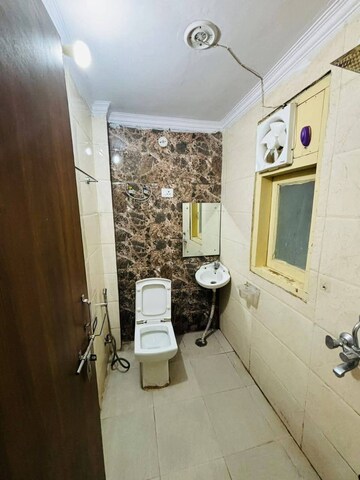 Master Bedroom in 2 BHK Builder Floor at Saurabh Niwas, Sector 40 – for Rent
