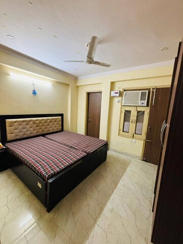 Bedroom in 2 BHK Builder Floor at Saurabh Niwas, Sector 40 – for Rent