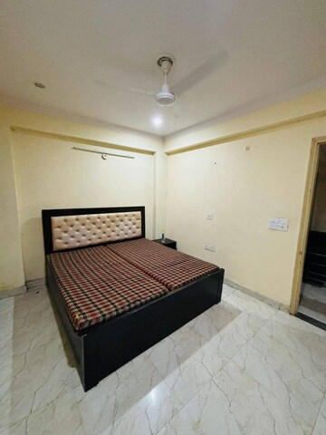 Bedroom in 2 BHK Builder Floor at Saurabh Niwas, Sector 40 – for Rent