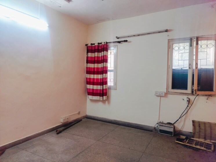 Room, sarita vihar 3 Bedroom 1500 Sq.Ft. Apartment In Sarita Vihar Delhi 8209260