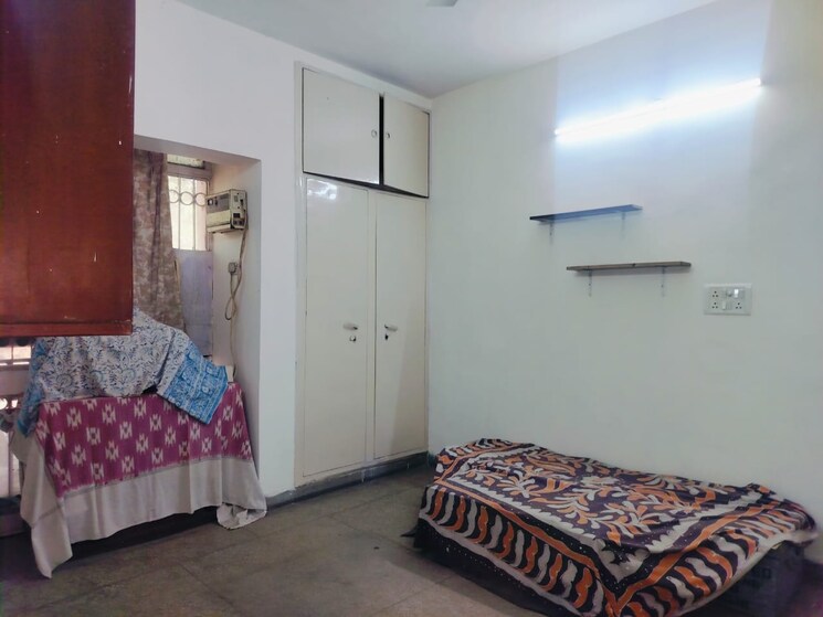 Bedroom, sarita vihar 3 Bedroom 1500 Sq.Ft. Apartment In Sarita Vihar Delhi 8209260