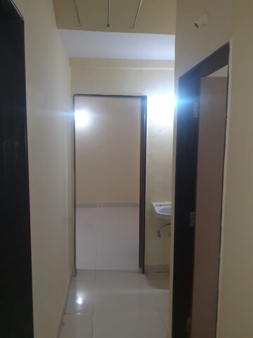Room in 1 BHK Apartment at Mantri Park, Goregaon East – for Rent