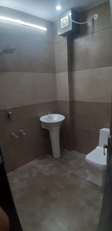 Bathroom in 4 BHK Villa at Mansarovar – for Sale