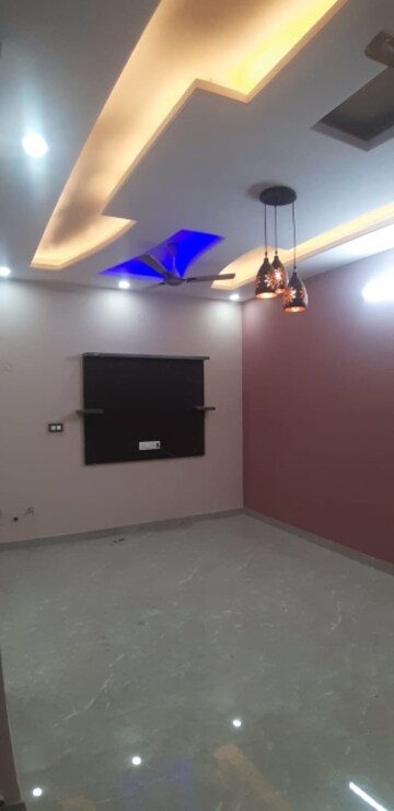 Room in 4 BHK Villa at Mansarovar – for Sale