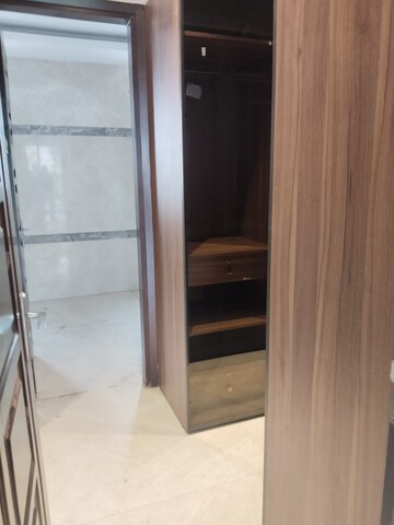 Furnished Amenities in 5 BHK Villa at Unitech Uniworld Resorts-The Residences, Sector 33 – for Rent