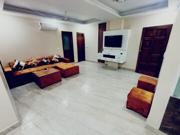Living Room in 3 BHK Builder Floor at Sector 42 – for Rent