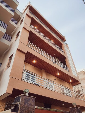 Staircase in 3 BHK Builder Floor at Sector 42 – for Rent