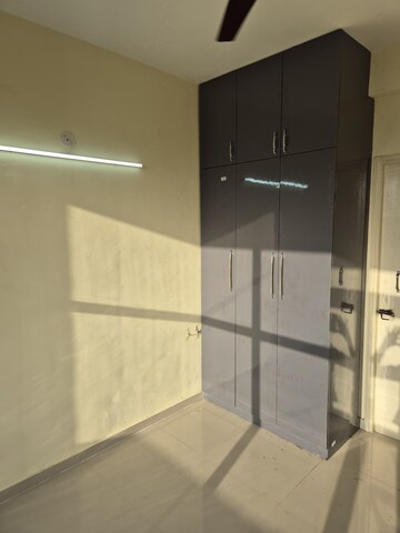 2 BHK Apartment For Rent in Pyramid Elite, Sector 86