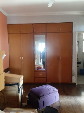 Room in 3 BHK Apartment at Ansal Sushant Estate, Sector 52 – for Rent