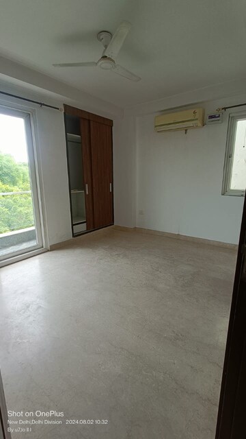 Room in 3 BHK Builder Floor at Saket – for Rent