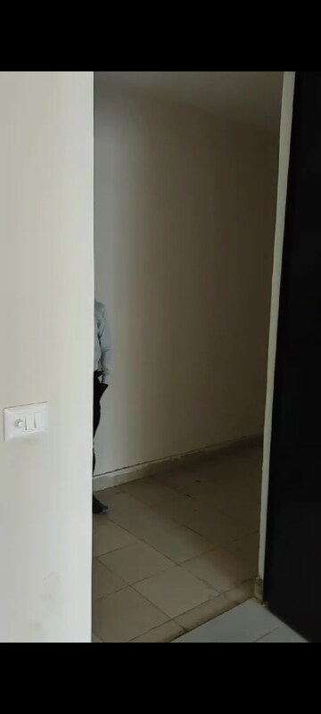 Room in 1 BHK Apartment at Wave City, Wave City – for Rent