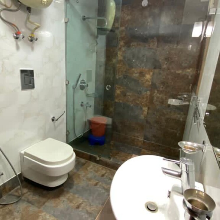 Bathroom, south extension 4 Bedroom 330 Sq.Yd. Builder Floor In South Extension Delhi 8209567