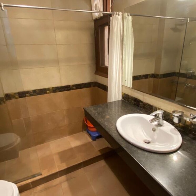 Bathroom, south extension 4 Bedroom 330 Sq.Yd. Builder Floor In South Extension Delhi 8209567