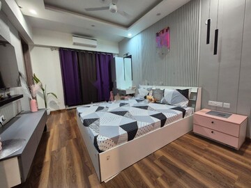 Team Area in 3 BHK Apartment at Emaar Palm Heights, Sector 77 – for Rent