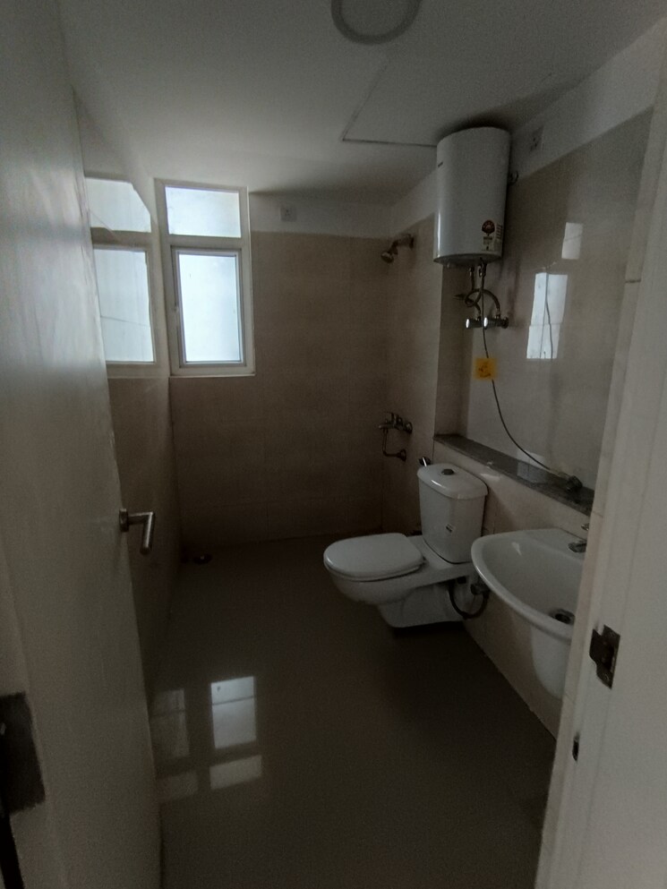 Bathroom, shapoorji-pallonji-joyville-gurgaon 3 Bedroom 1852 Sq.Ft. Apartment In Sector 102 Gurgaon 8209659