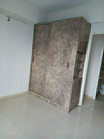 Room in 2 BHK Apartment at Signature The Millennia 2, Sector 37d – for Rent