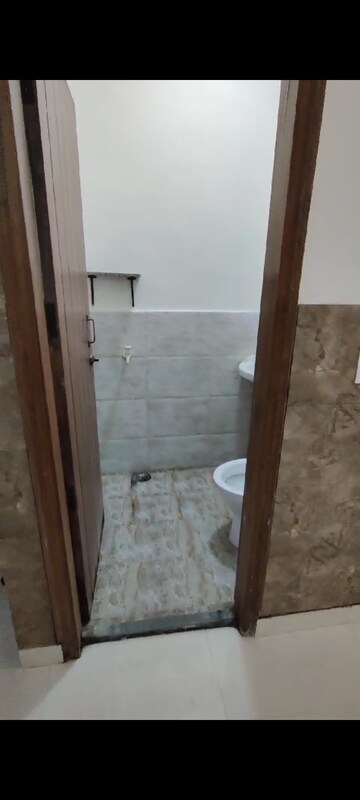 Bathroom in 1 BHK Apartment at Sector 29 – for Rent