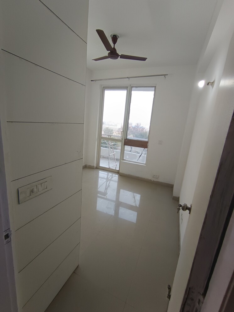 Bathroom, emaar-imperial-gardens 3.5 Bedroom 2025 Sq.Ft. Apartment In Sector 102 Gurgaon 8209703