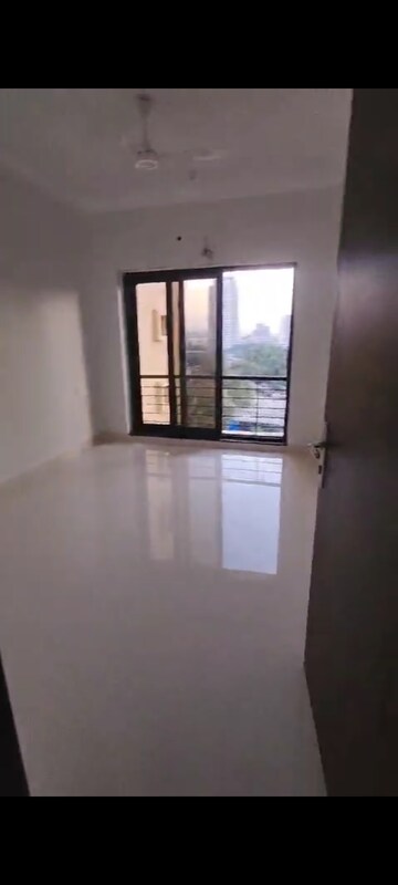 Room in 1 BHK Apartment at Raheja Complex, Malad East – for Rent