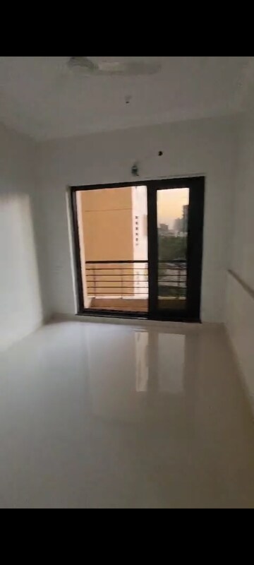 Room in 1 BHK Apartment at Raheja Complex, Malad East – for Rent