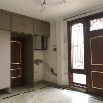 Room in 3.5 BHK Villa at Sector 21 – for Rent